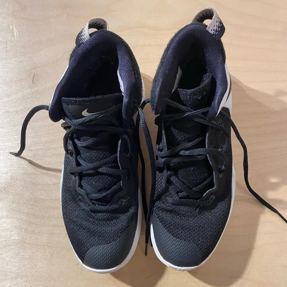 Nike Zoom Black and White Sneakers Size 6 (ND)
